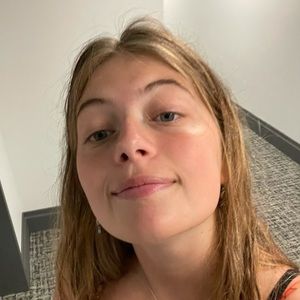 Meet your Posher, Chloe